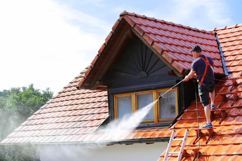 roof,cleaning,with,high,pressure,cleaner