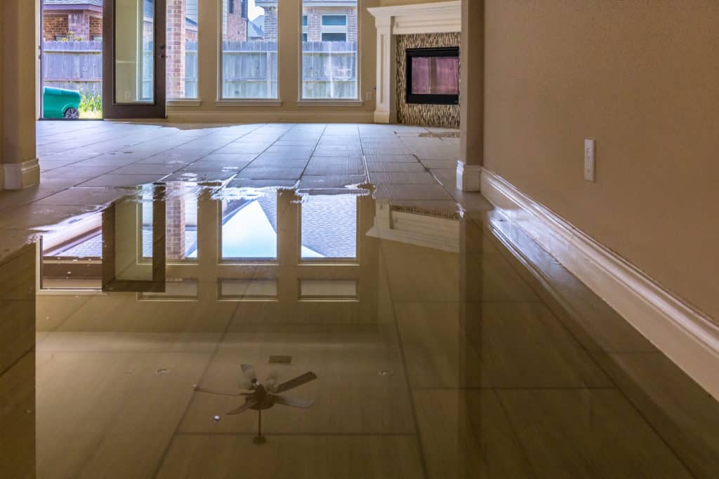 family,house,in,houston,suburb,flooded,from,hurricane,harvey,2017